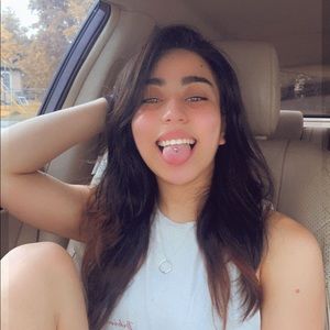 Meet your Posher, Amaris